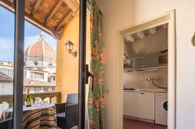 Cucina o angolo cottura di Typical Florentine Apartment