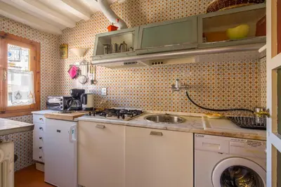 Cucina o angolo cottura di Typical Florentine Apartment