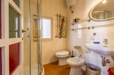 Bagno di Typical Florentine Apartment