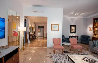 Area soggiorno di La Galerie Luxury Apartment by Mamo Florence