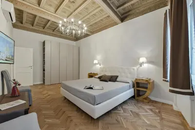 Letto o letti in una camera di Beneath the elegant silhouette of Florence Duomo