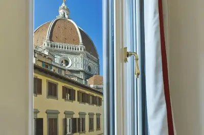 Planimetria di Beneath the elegant silhouette of Florence Duomo