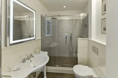 Bagno di Beneath the elegant silhouette of Florence Duomo