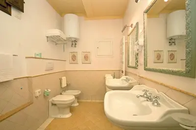 Bagno di La Casa Del Garbo - Luxury Rooms & Suite