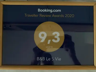 Certificato, attestato, insegna o altro documento esposto da B&B Le 5 Vie Appartamento con camera tripla