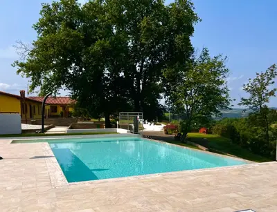 Piscina di Colle Del Sole o nelle vicinanze