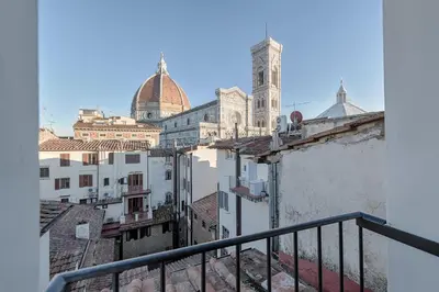 Vista generica su Firenze o vista sulla città dall'interno dell'appartamento