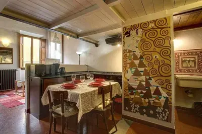 Area soggiorno di Two Bedrooms Apartment Near The Duomo Firenze
