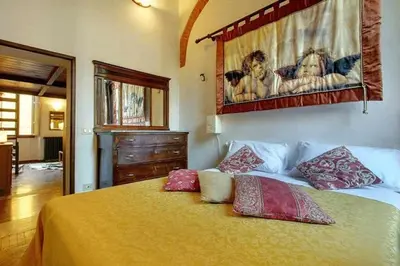 Letto o letti in una camera di Two Bedrooms Apartment Near The Duomo Firenze