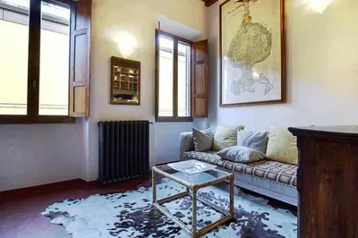 Area soggiorno di Two Bedrooms Apartment Near The Duomo Firenze