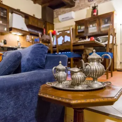 GuestHost - Florence Ariento Romantic Apartment