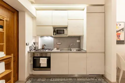 Cucina o angolo cottura di Keys of Italy - Pergola 19 - 1 Bdr Flat with inner courtyard
