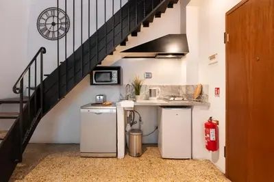 Cucina o angolo cottura di Keys of Italy - F1 - Fiesolana 24 - Santa Croce one bedroom apartment for couples
