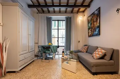 Area soggiorno di Keys of Italy - F1 - Fiesolana 24 - Santa Croce one bedroom apartment for couples