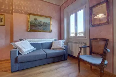 Area soggiorno di Romantic apartment in the heart of Florence