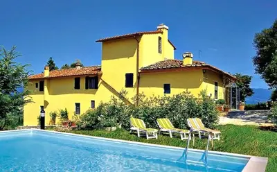 Piscina di Casale Le Torri o nelle vicinanze