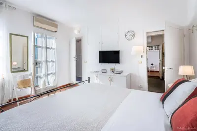 Letto o letti in una camera di Wine Apartments Florence Prugnolo