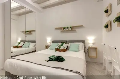 Letto o letti in una camera di Vertical Garden Apartments by Mamo Florence