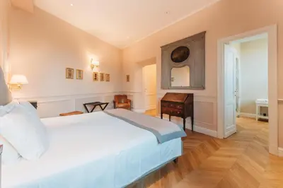 Letto o letti in una camera di La Croce d'Oro Santa Croce Suite Apartments
