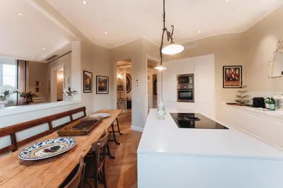 Cucina o angolo cottura di La Croce d'Oro Santa Croce Suite Apartments