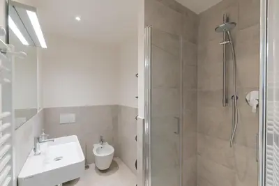 Bagno di Keys of Italy - Mudiva - Albero 2 - Train station modern 1 bdr flat 1st floor