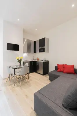 Cucina o angolo cottura di Keys of Italy - Mudiva - Albero 2 - Train station modern 1 bdr flat 1st floor