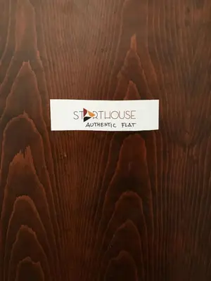 Certificato, attestato, insegna o altro documento esposto da Authentic flat in the city center
