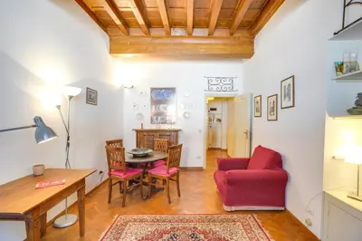 Area soggiorno di Palazzo Spinelli Apartment by Mamo Florence