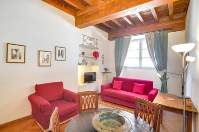 Area soggiorno di Palazzo Spinelli Apartment by Mamo Florence