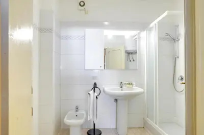 Bagno di Palazzo Spinelli Apartment by Mamo Florence