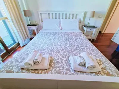 Letto o letti in una camera di The Red Suite in Florence with Free Parking