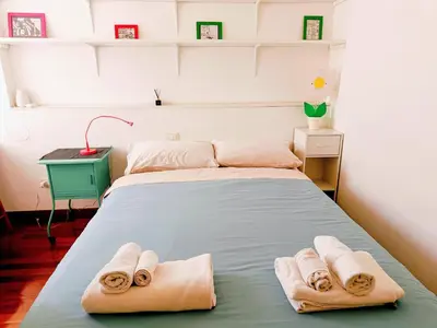 Letto o letti in una camera di The Red Suite in Florence with Free Parking