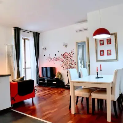 The Red Suite in Florence with Free Parking