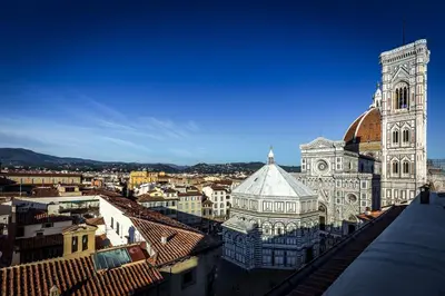 Vista generica su Firenze o vista sulla città dall'interno dell'appartamento