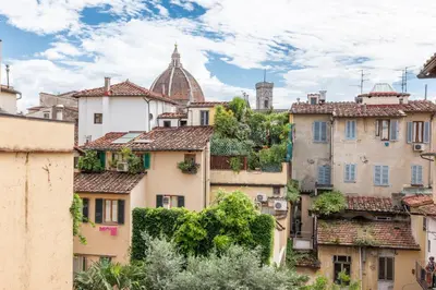 Vista generica su Firenze o vista sulla città dall'interno dell'appartamento
