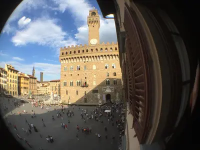 Vista generica su Firenze o vista sulla città dall'interno dell'appartamento