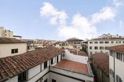 Vista generica su Firenze o vista sulla città dall'interno dell'appartamento