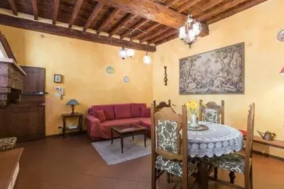 Area soggiorno di Real Rustic Tuscany Style In Center