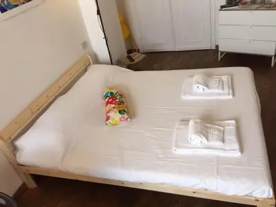 Letto o letti in una camera di VOLTA DEI TINTORI APT. RIVER VIEW WIFI TV