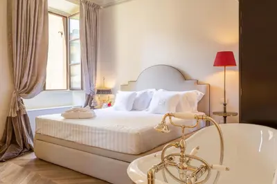 Letto o letti in una camera di Corte Calzaiuoli Elegant Suites