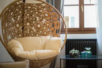 Area soggiorno di Step to Duomo and All the Sights from Refurbished Apartment