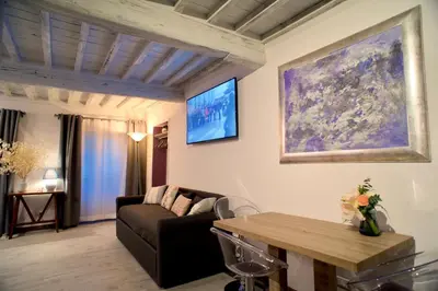TV o dispositivi per l'intrattenimento presso Giulietta Suite - Brand New flat in Santa Maria Novella