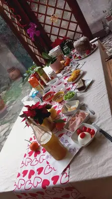 Cibo presso la stanza in casa privata o nelle vicinanze