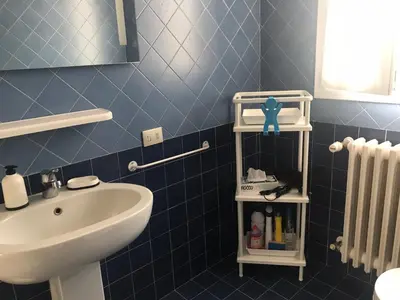 Bagno di Appartamento Firenze Centro Amorino con terrazzo