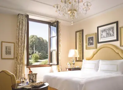 Letto o letti in una camera di Four Seasons Hotel Firenze