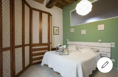 Letto o letti in una camera di LG House with balcony near Ponte Vecchio