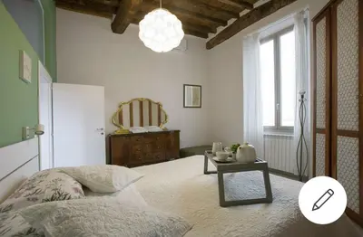 Letto o letti in una camera di LG House with balcony near Ponte Vecchio