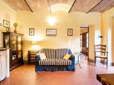 Cucina o angolo cottura di Cosy holiday home in Tuscany with shared swimming pool