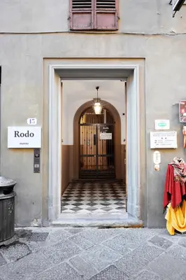 Facciata o entrata di Numa Florence Rodo