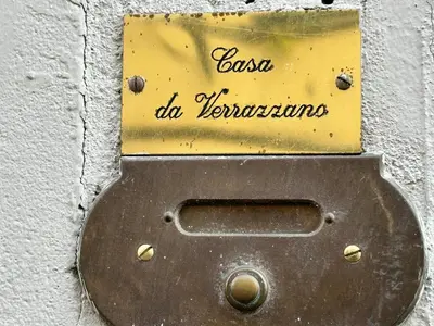 Certificato, attestato, insegna o altro documento esposto da Casa da Verrazzano